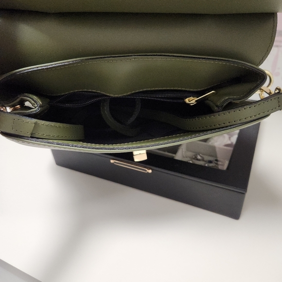 Hand Bag - Picture 3 of 4